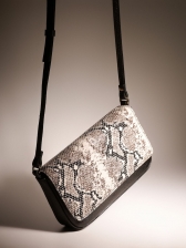 Bolsa May Feminina Transversal Animal Print Cobra P&b